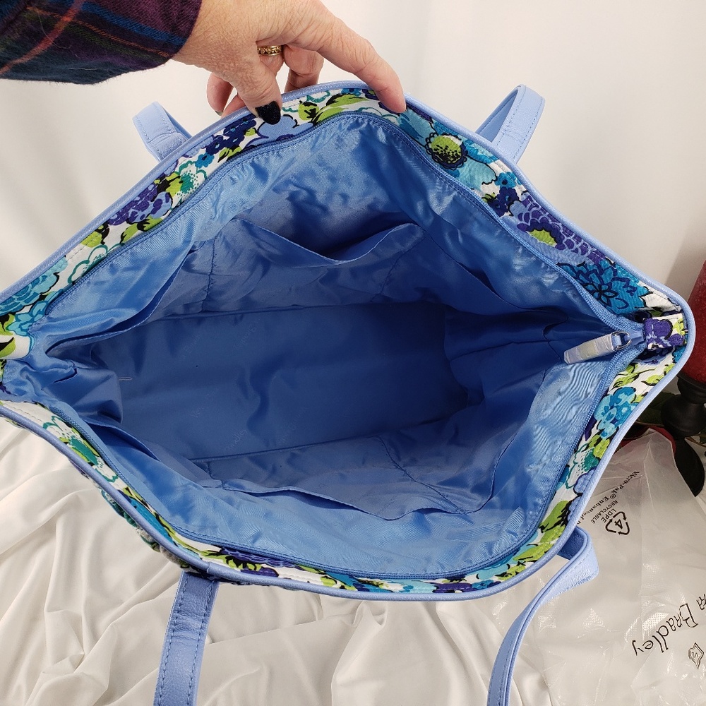 Vera Bradley Trimmed Tote in Blueberry Blooms NWT - Picture 4 of 4